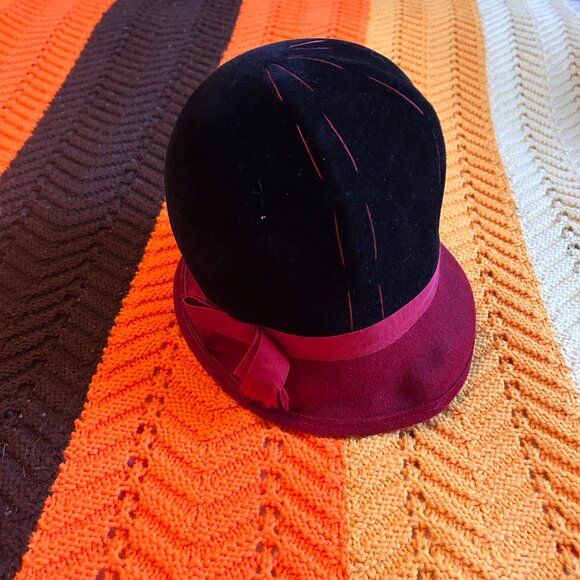 1950s red and black velvet brimmed cloche embroidered hat with ribbon - Picture 14 of 14